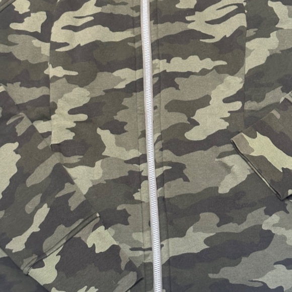New Lululemon Full Zip Hoodie in Camo - Picture 3 of 10